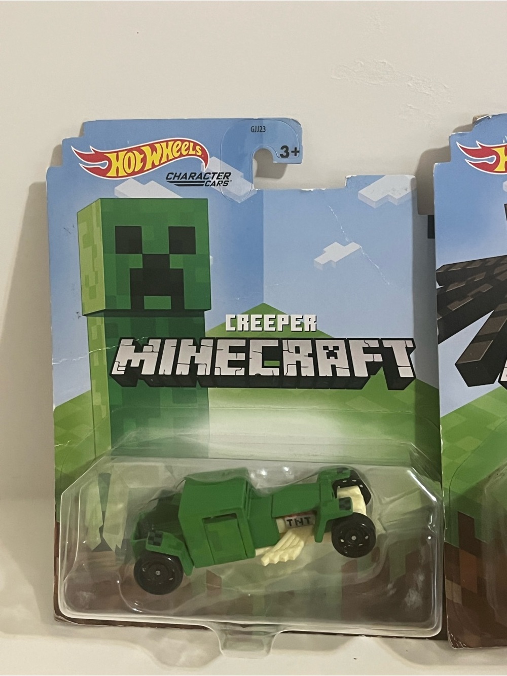 HotWheels Minecraft Bundle-Spider/Creeper and Ocelot - Picture 3 of 11
